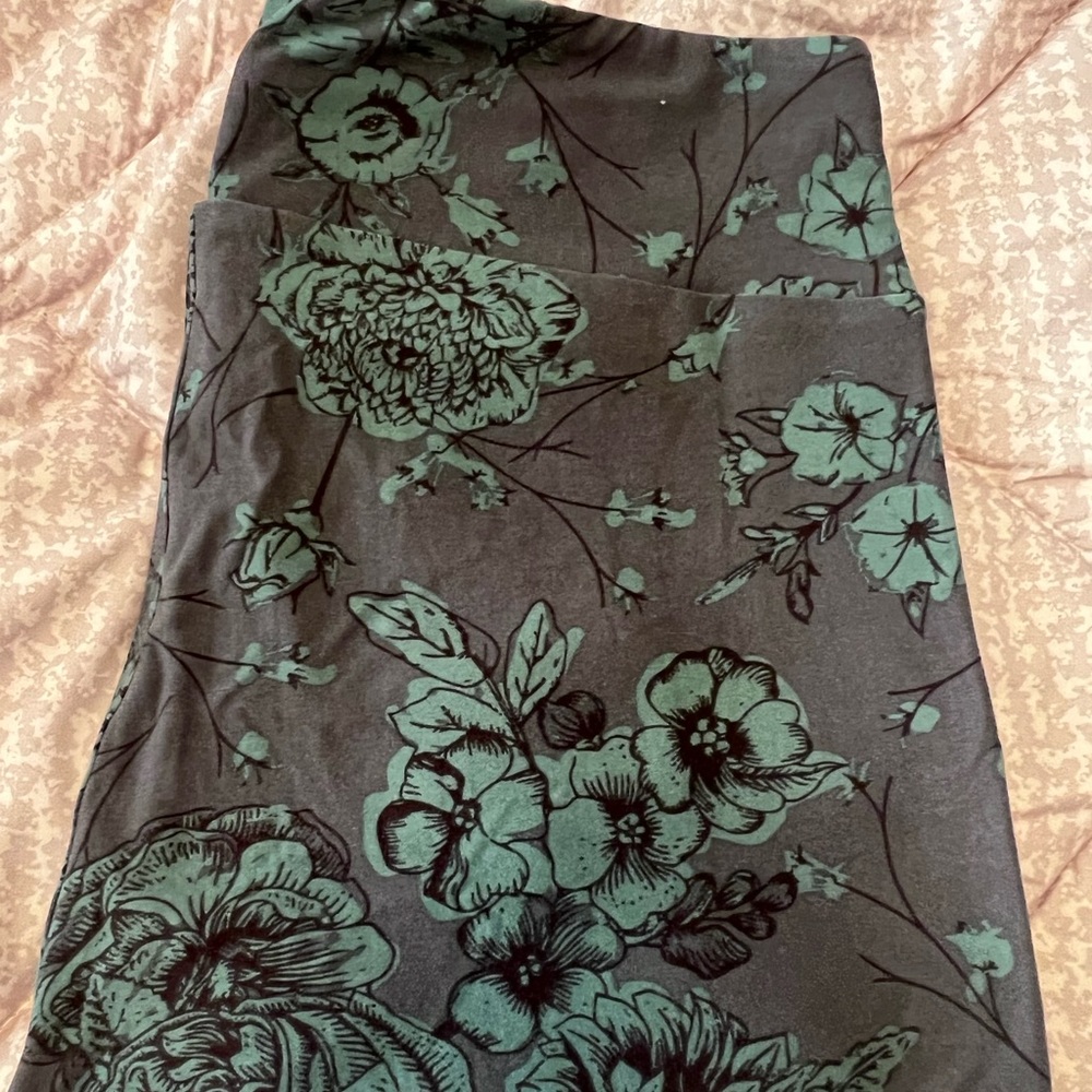 Lularoe Tall and Curvy leggings